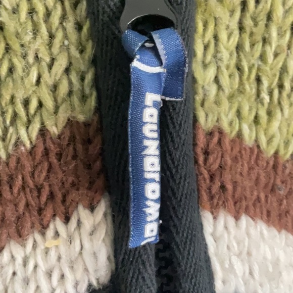 Cozy Zip-Up Sweater with Stripes - Picture 3 of 4